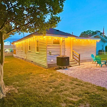 Cottage In Heart Of Colonial Beach, 7 Mins Walk To The Beach Exterior photo