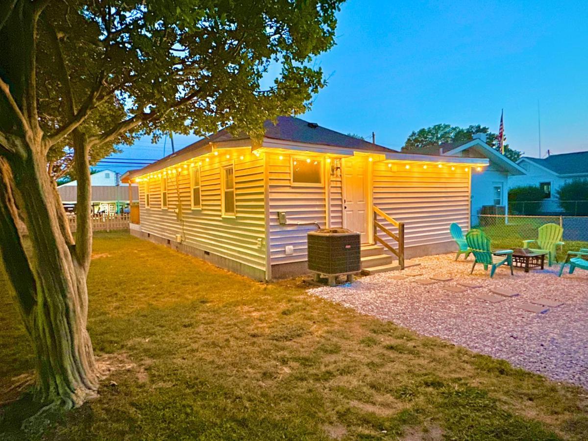 Cottage In Heart Of Colonial Beach, 7 Mins Walk To The Beach Exterior photo