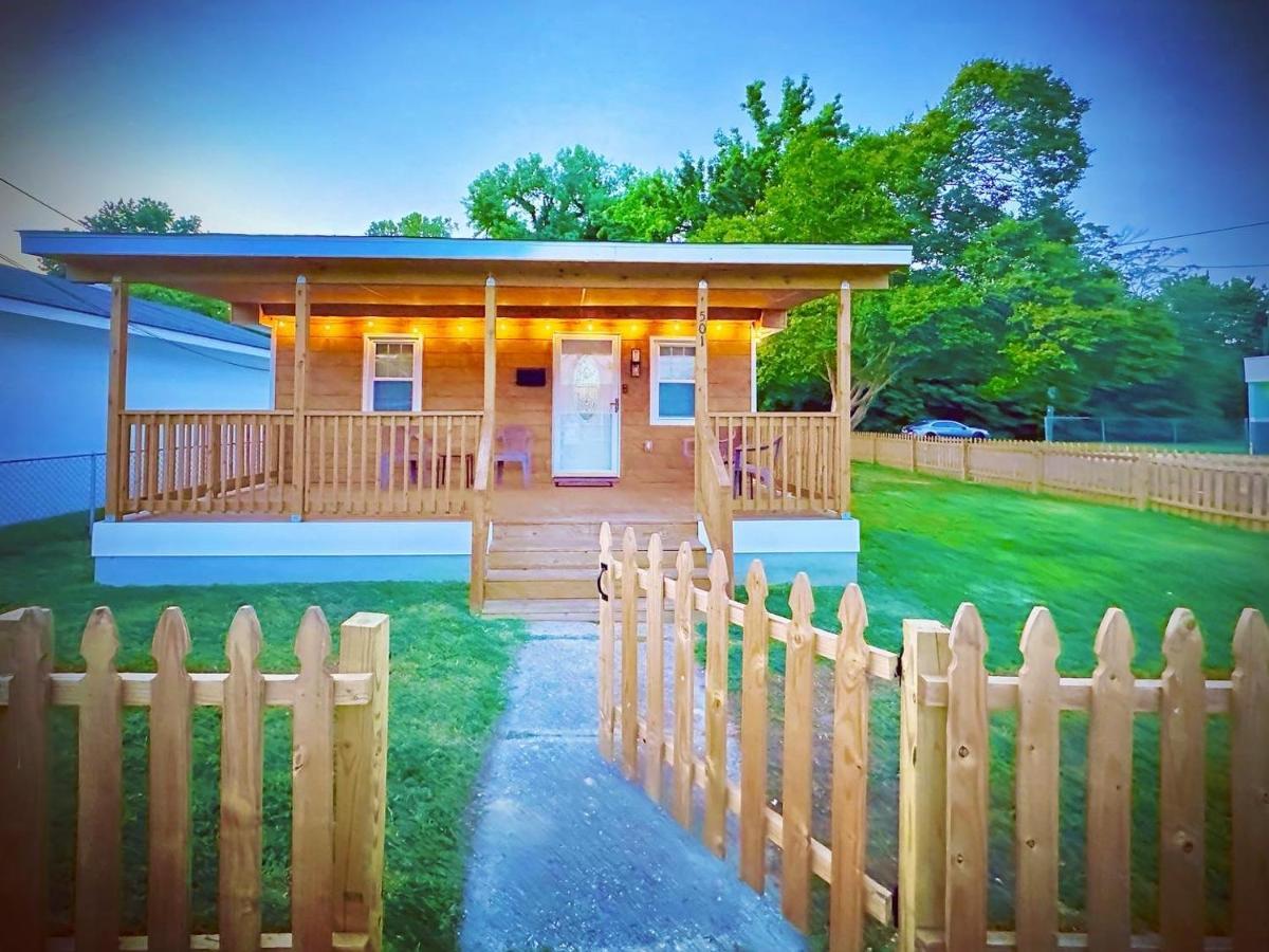 Cottage In Heart Of Colonial Beach, 7 Mins Walk To The Beach Exterior photo
