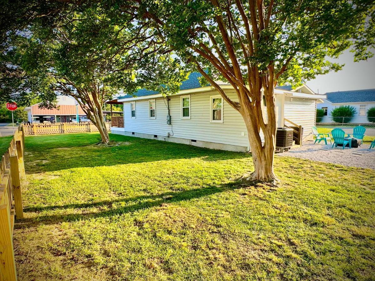 Cottage In Heart Of Colonial Beach, 7 Mins Walk To The Beach Exterior photo